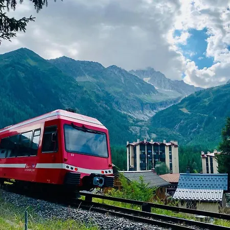 48m With Balcony And Mountain View!