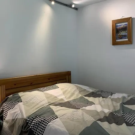 48m With Balcony And Mountain View! Apartmán