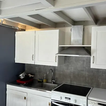 48m With Balcony And Mountain View! Apartmán